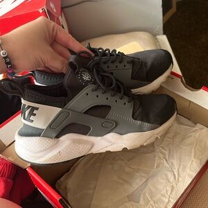 Size 4Y Bike Huarache Run